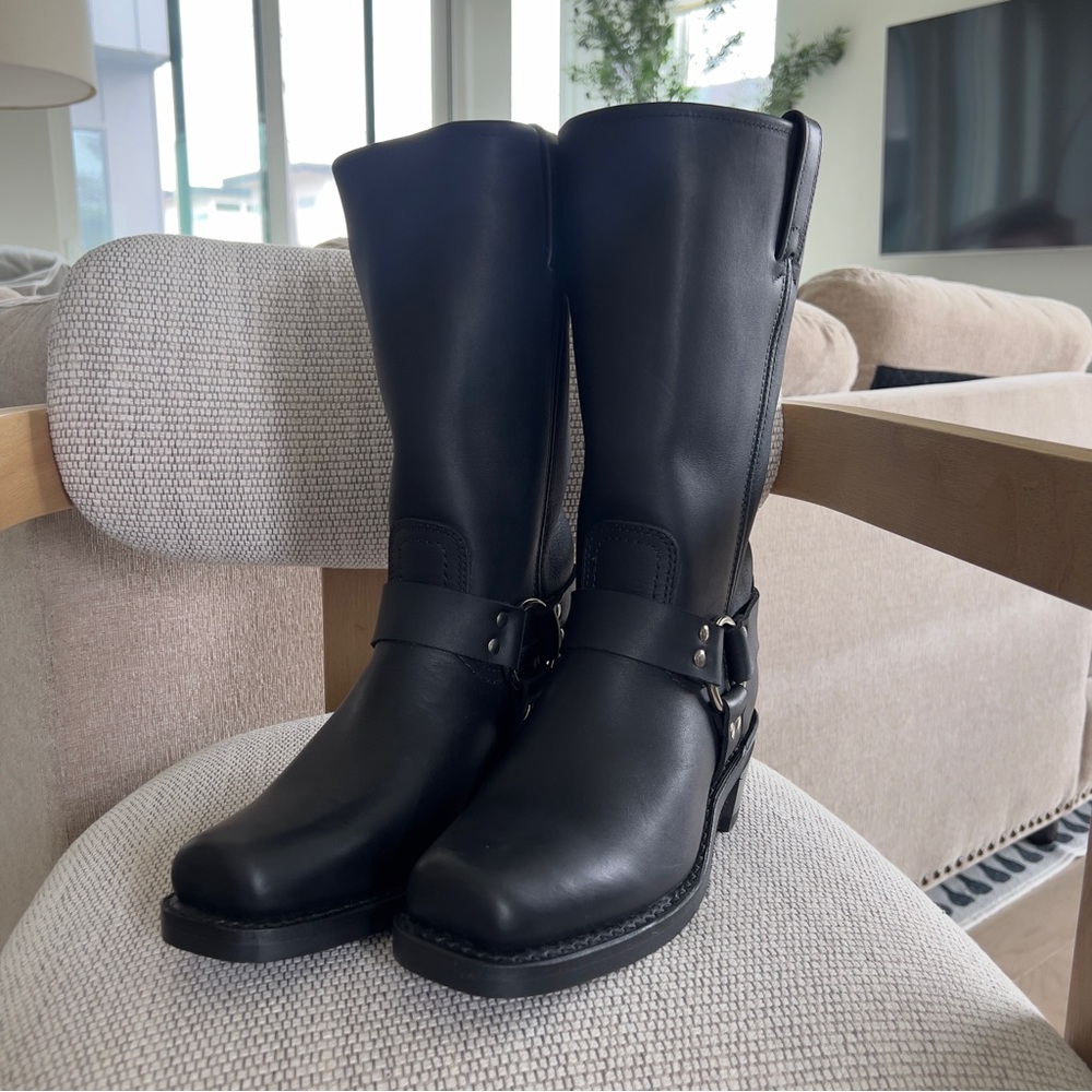 NWOB Frye Harness 12R Leather Moto Boots in Black - Picture 5 of 10